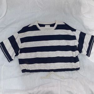 American Eagle White and Blue Cropped/Tied T-Shirt